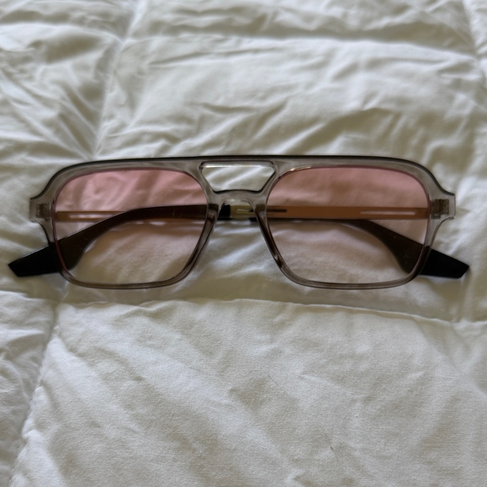 Vintage-Looking Clear Frame Sunglasses with Pink Gradient Lenses
